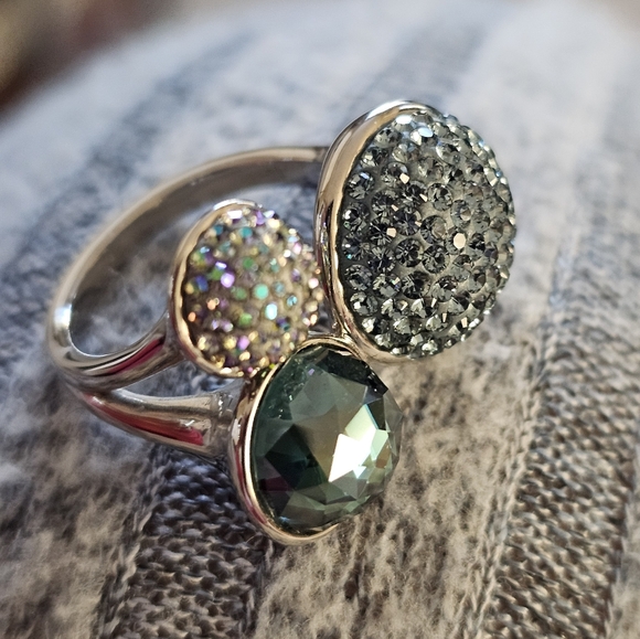 Authentic DANIELSWAROVSKI ToneBIue Crystal Ring - Picture 7 of 10